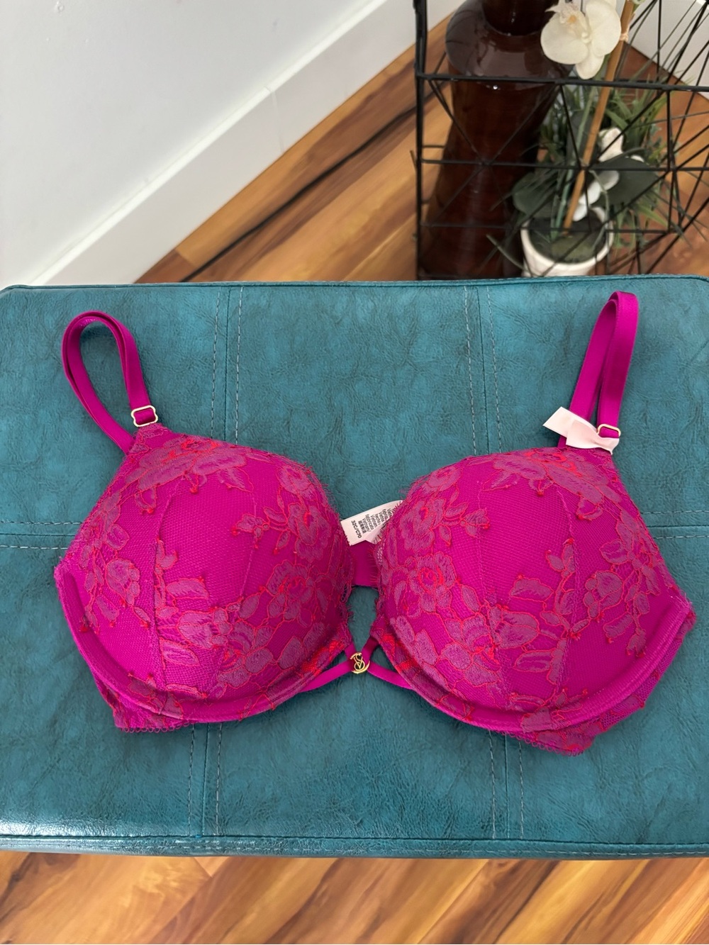 Victoria's Secret Fuchsia Lace Push-Up Bra